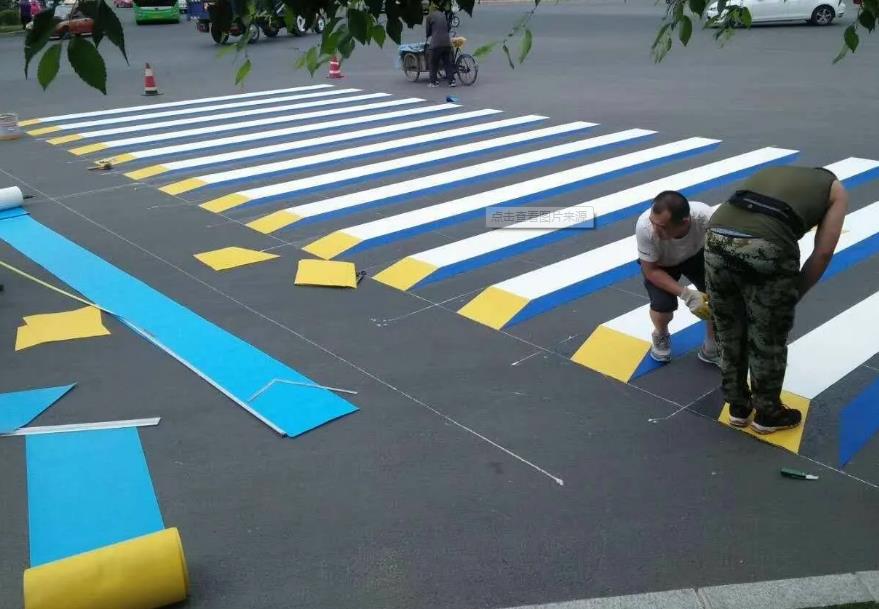 預(yù)成型標(biāo)線帶安裝