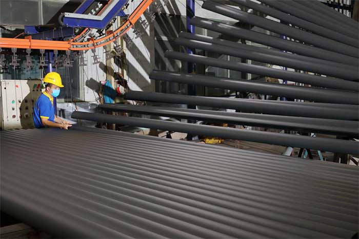 鋁型材定制開(kāi)模鋁型材噴涂車間